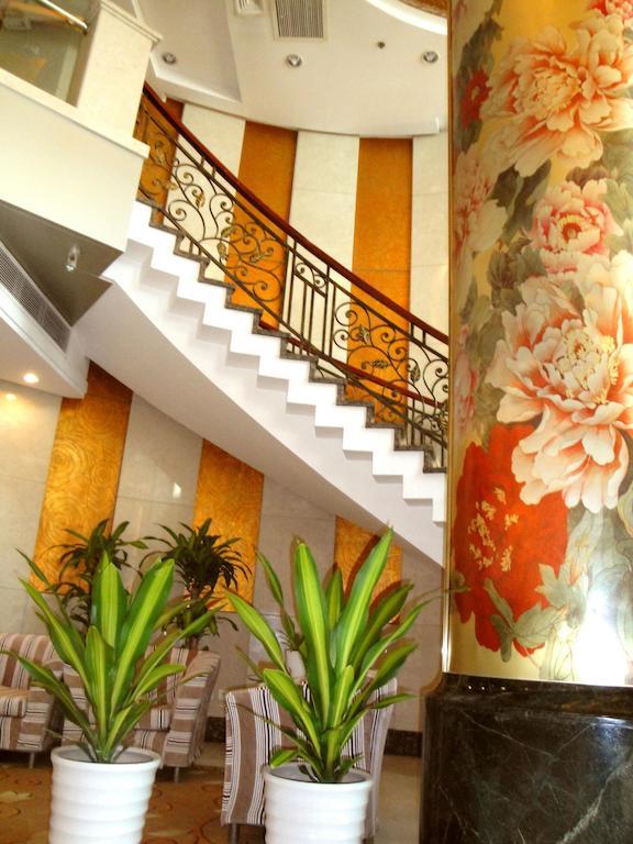 Overseas Chinese International Hotel 칭다오 외부 사진