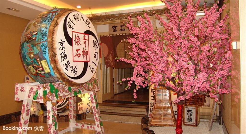 Overseas Chinese International Hotel 칭다오 외부 사진