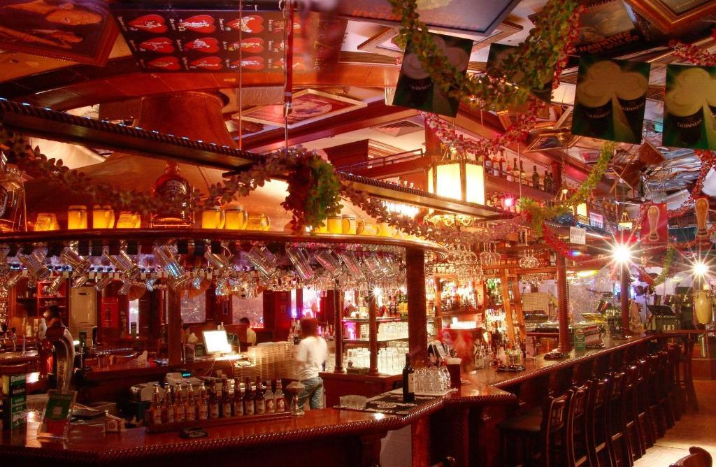 Overseas Chinese International Hotel 칭다오 외부 사진