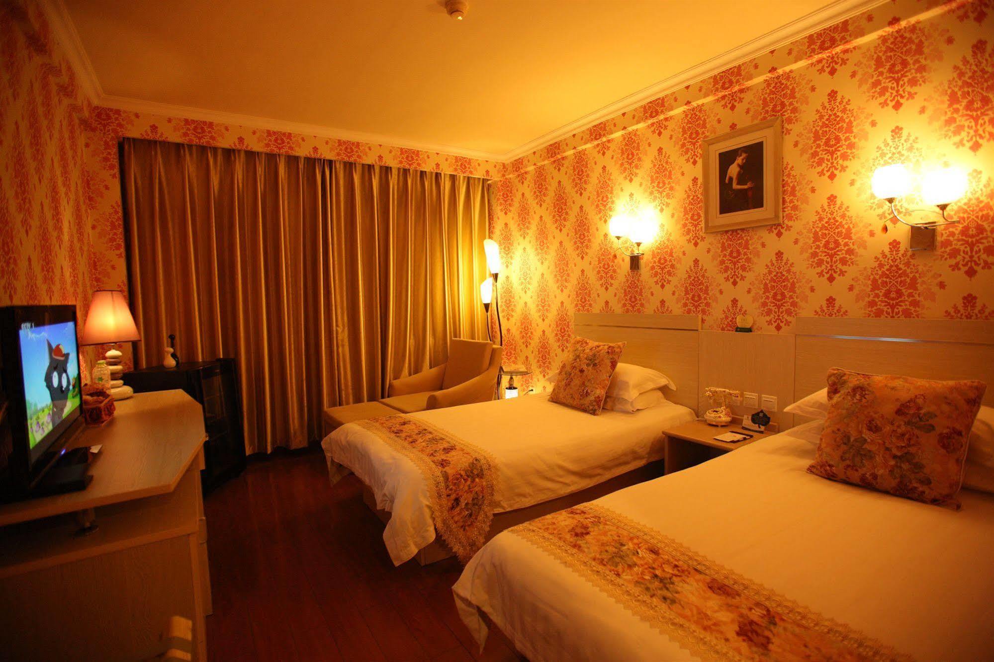 Overseas Chinese International Hotel 칭다오 외부 사진