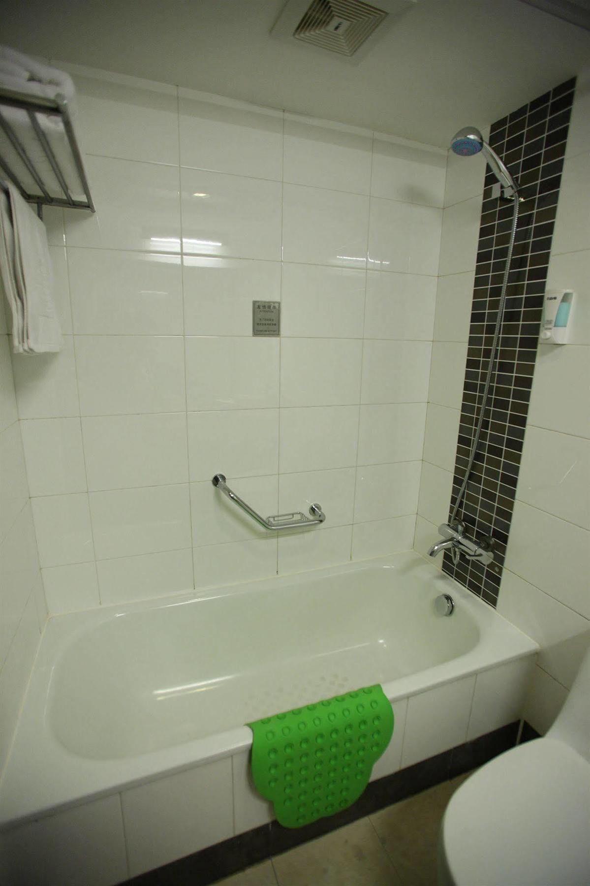 Overseas Chinese International Hotel 칭다오 외부 사진