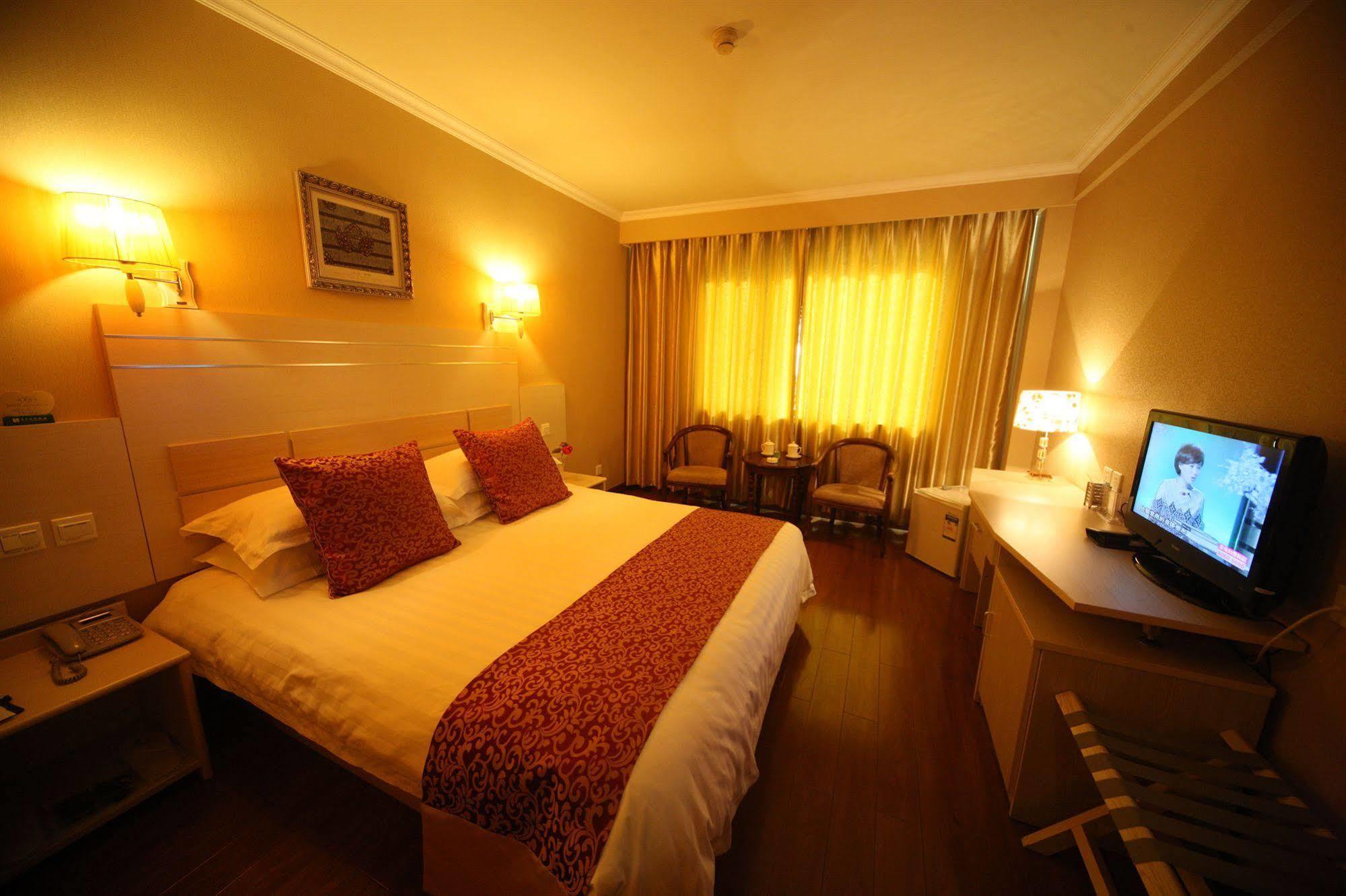 Overseas Chinese International Hotel 칭다오 외부 사진