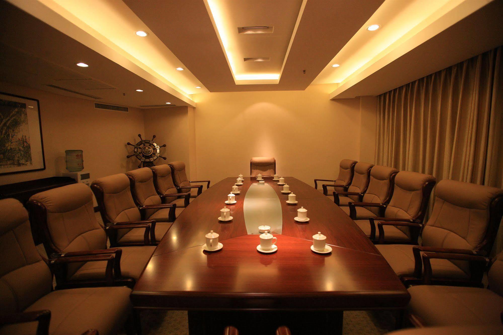 Overseas Chinese International Hotel 칭다오 외부 사진