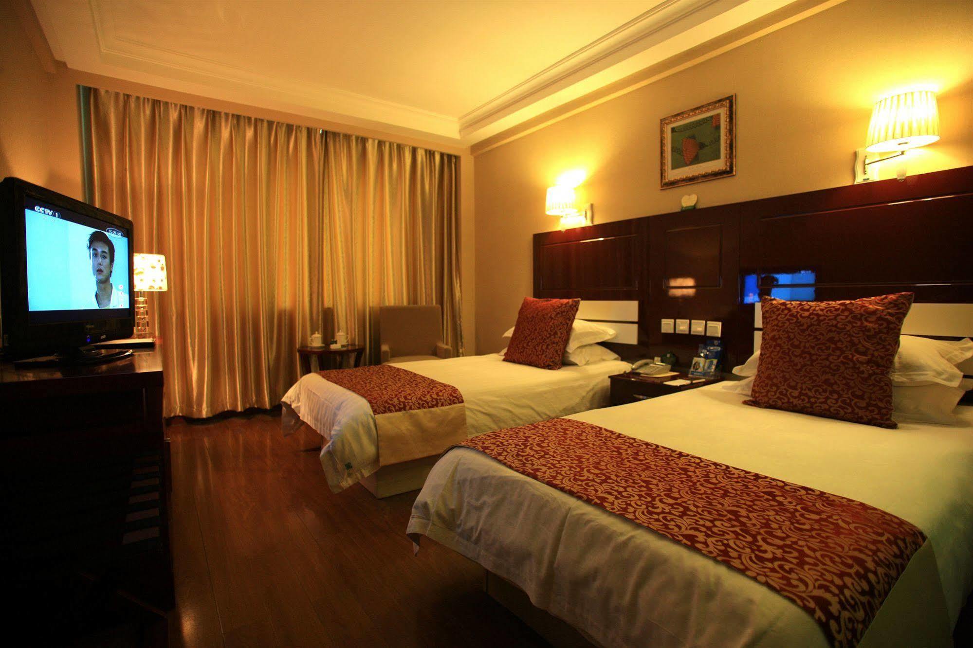 Overseas Chinese International Hotel 칭다오 외부 사진