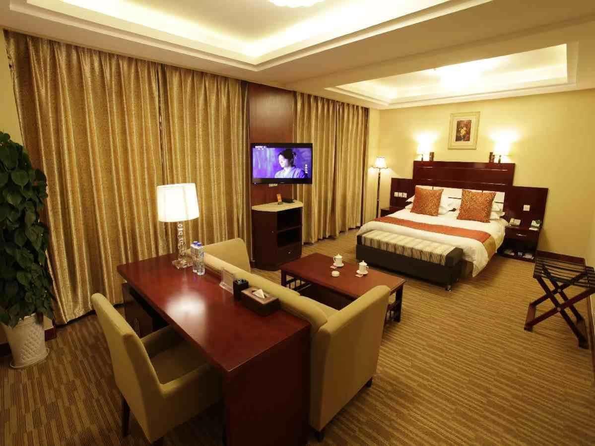 Overseas Chinese International Hotel 칭다오 외부 사진